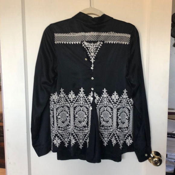 Johnny Was NWT silk button front & back blouse - Picture 4 of 8